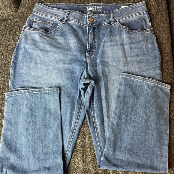Woman’s Lee Midrise Regular Fit Straight jeans size: 18W petite (NWT) - Picture 1 of 4